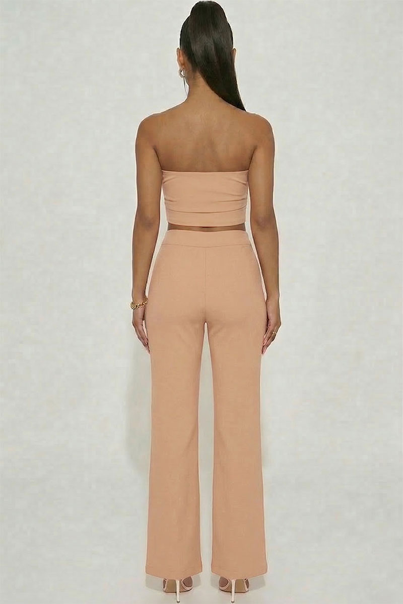 Conjunto de top con corsé sin tirantes y pantalones acampanados