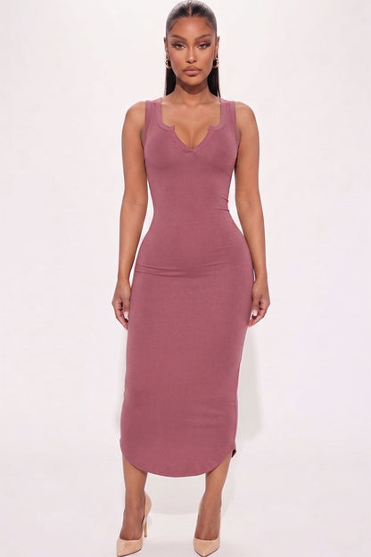 Vestido midi sin mangas con cuello dividido