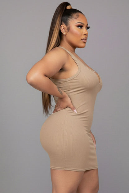 Minivestido sin mangas con cuello dividido acanalado de talla grande