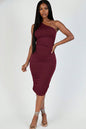 Vestido ajustado a media pierna con un hombro fruncido en color sólido sexy