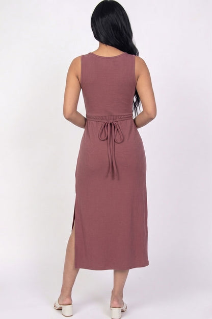 Vestido midi sin mangas con abertura lateral acanalado
