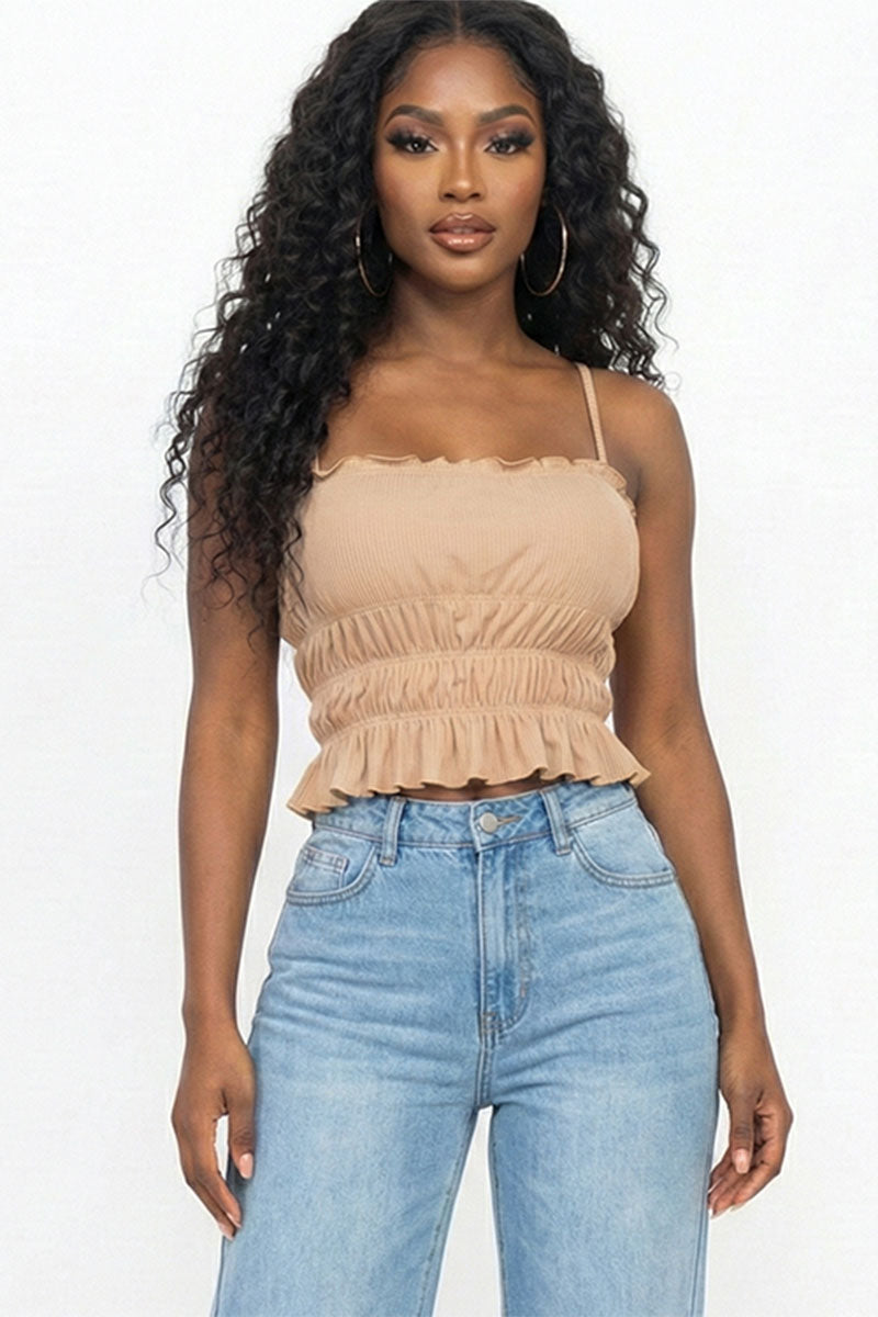 Top corto con cuerpo fruncido en capas