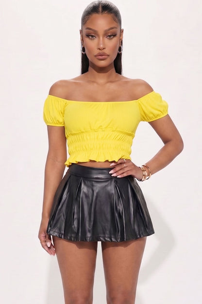 Top liso de punto acanalado con mangas abullonadas fruncidas informales