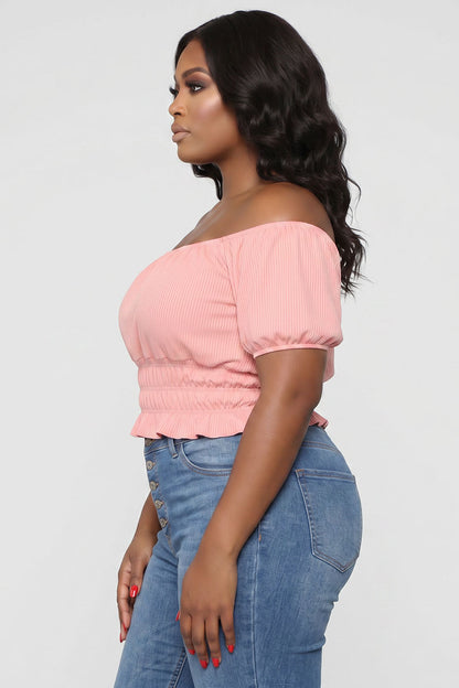 Top liso de punto acanalado con manga abullonada fruncida informal de talla grande