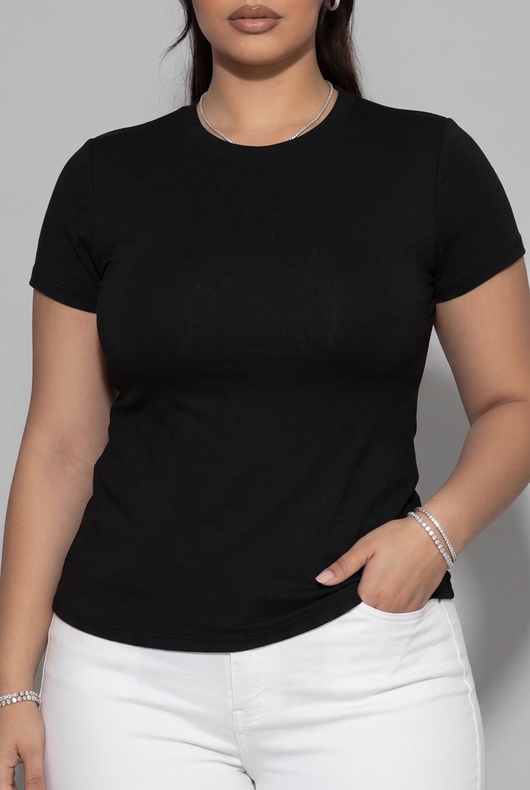 Fine-Gauge Knit Short Sleeve Crew Neck Fitted Tee