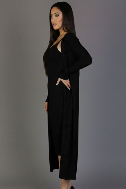 Cárdigan acanalado y vestido midi ajustado de tirantes