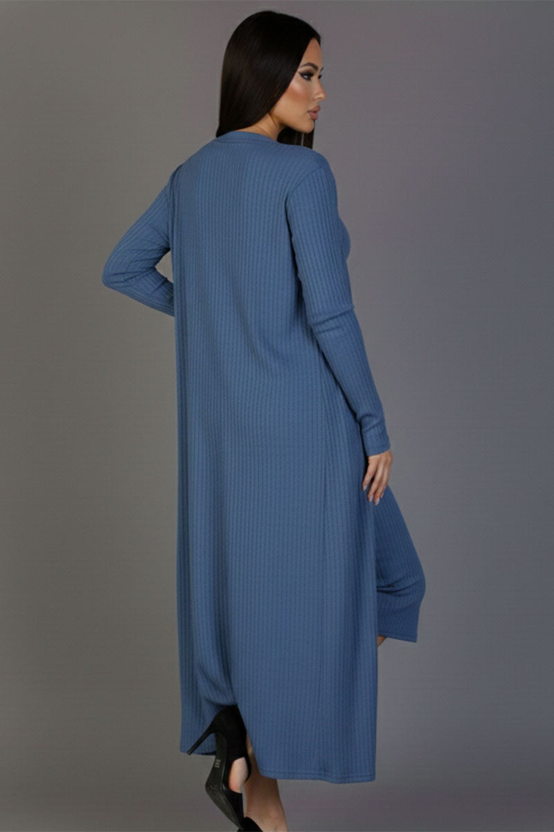 Cárdigan acanalado y vestido midi ajustado de tirantes