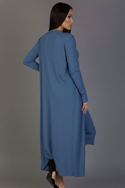 Cárdigan acanalado y vestido midi ajustado de tirantes