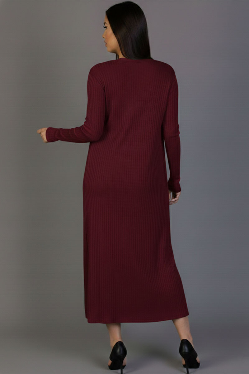 Cárdigan acanalado y vestido midi ajustado de tirantes