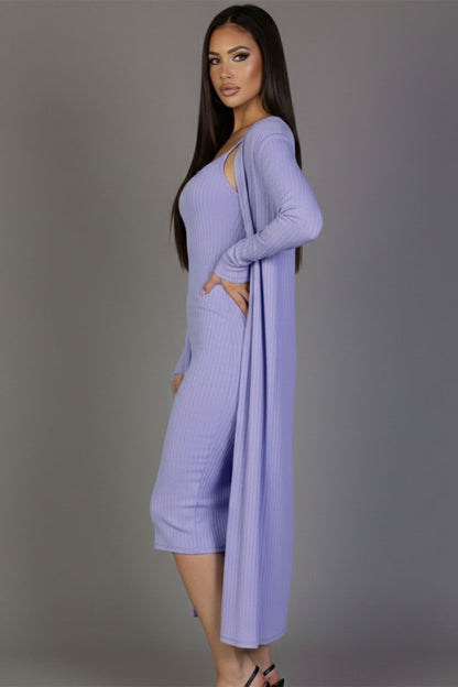 Cárdigan acanalado y vestido midi ajustado de tirantes