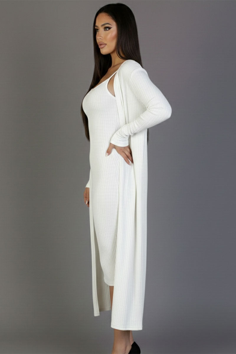 Cárdigan acanalado y vestido midi ajustado de tirantes