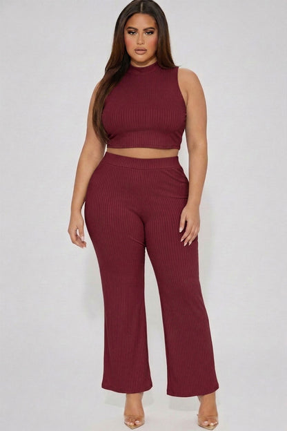 Conjunto de camiseta sin mangas corta con cuello simulado acanalado y pantalones con corte de bota de talla grande