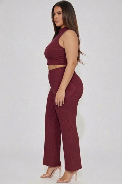 Conjunto de camiseta sin mangas corta con cuello simulado acanalado y pantalones con corte de bota de talla grande