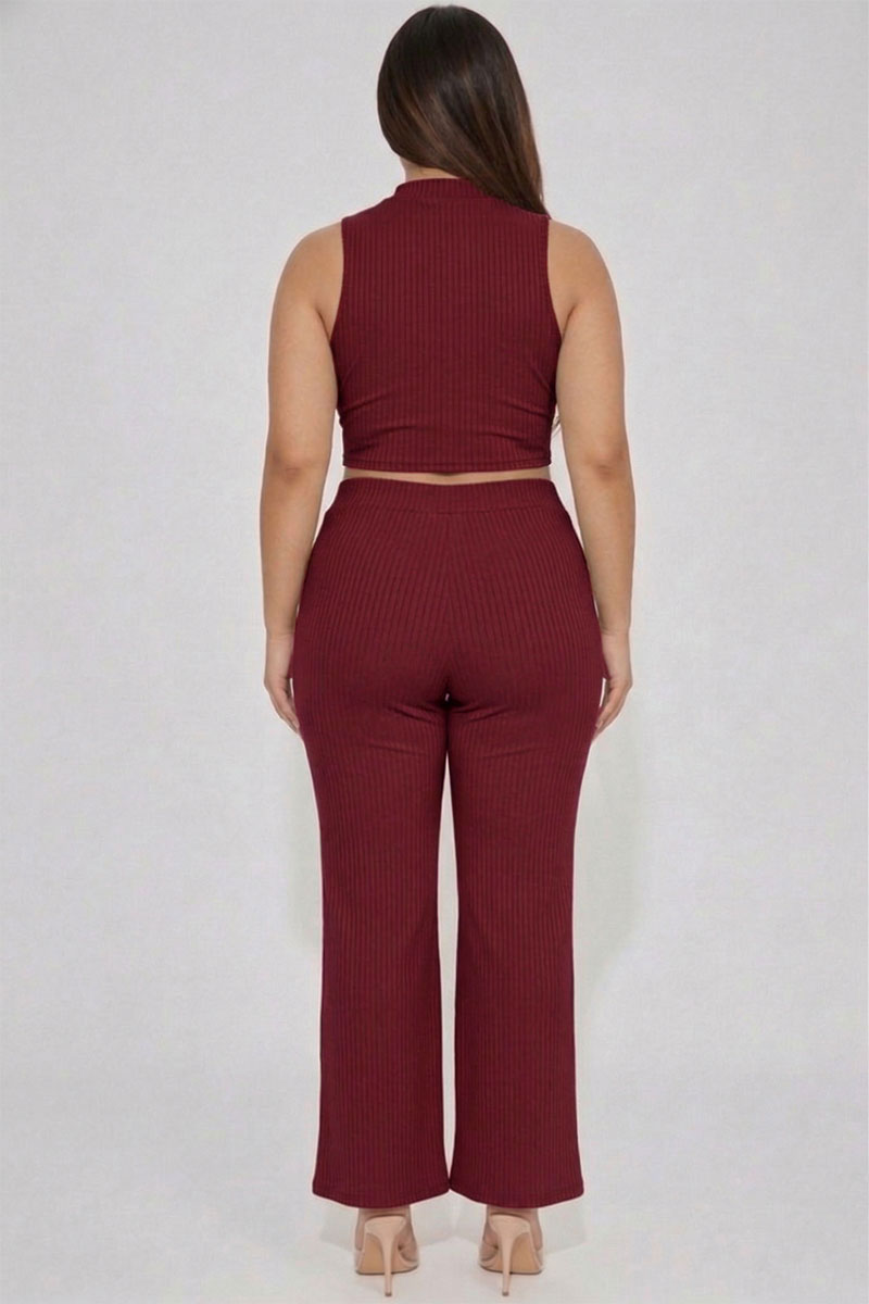 Conjunto de camiseta sin mangas corta con cuello simulado acanalado y pantalones con corte de bota de talla grande