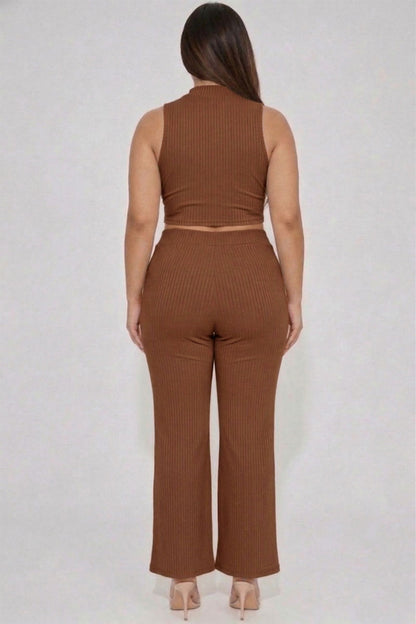 Conjunto de camiseta sin mangas corta con cuello simulado acanalado y pantalones con corte de bota de talla grande