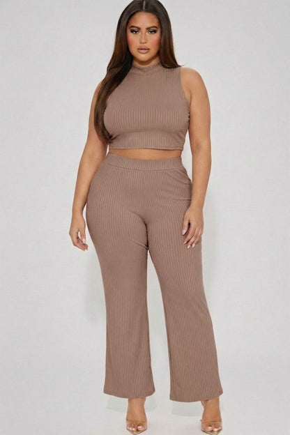 Conjunto de camiseta sin mangas corta con cuello simulado acanalado y pantalones con corte de bota de talla grande