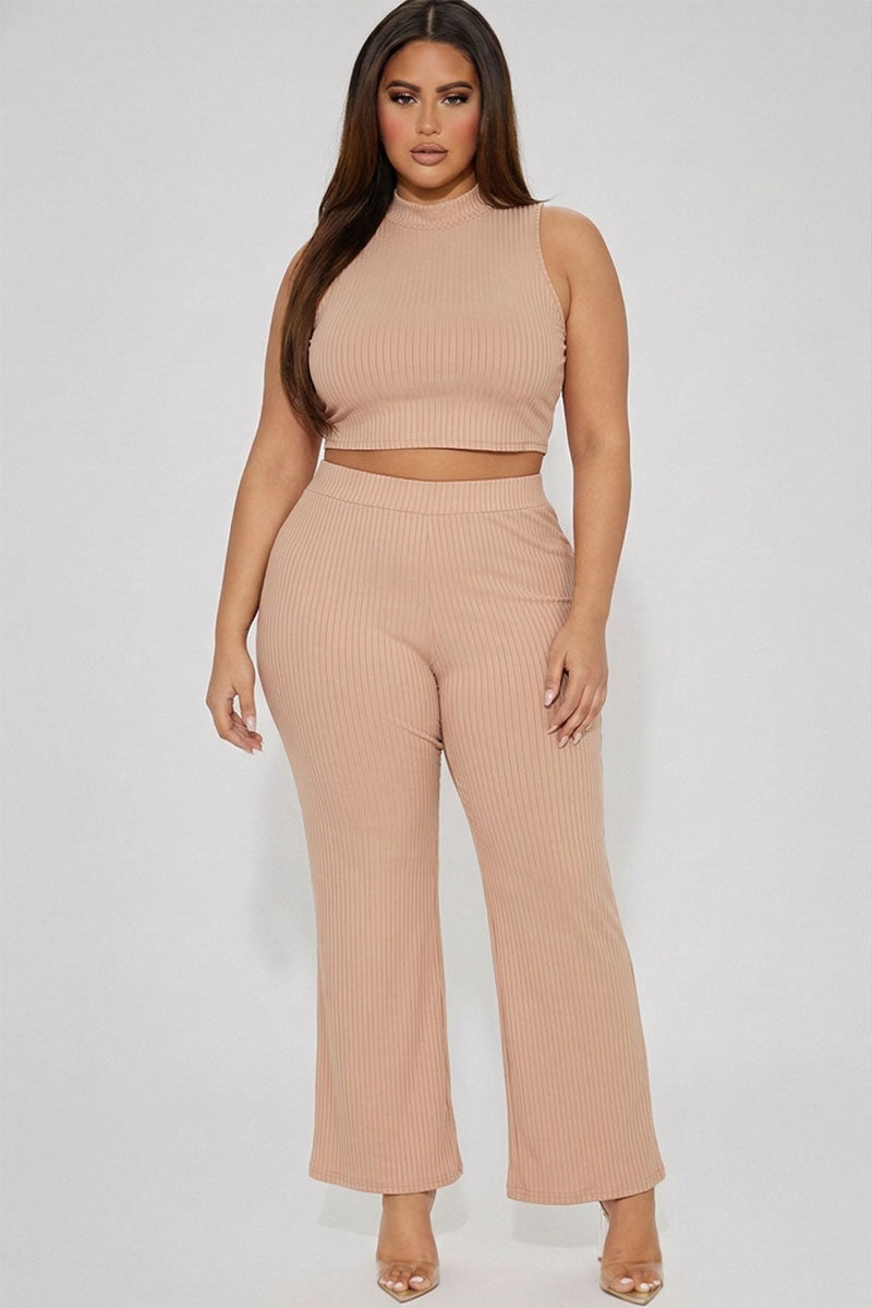 Conjunto de camiseta sin mangas corta con cuello simulado acanalado y pantalones con corte de bota de talla grande
