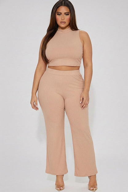 Conjunto de camiseta sin mangas corta con cuello simulado acanalado y pantalones con corte de bota de talla grande