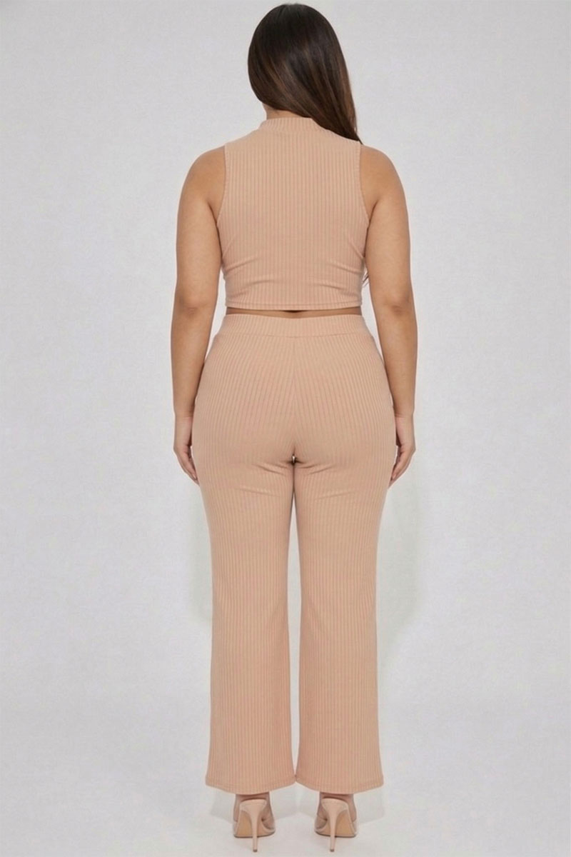 Conjunto de camiseta sin mangas corta con cuello simulado acanalado y pantalones con corte de bota de talla grande