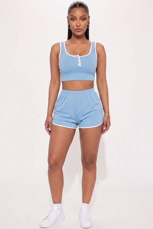 Conjunto informal de pantalón corto y camiseta sin mangas de felpa francesa sin mangas con botones en la parte delantera y ribete en contraste